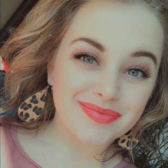 Meet your Posher, Kaylee - Picture 1 of 1